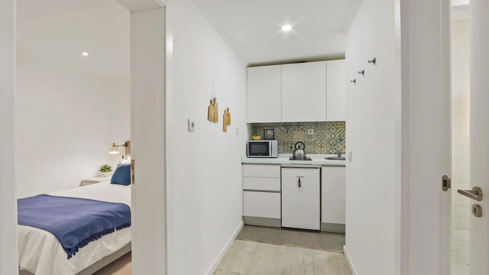 Furnished Sao Bento 1 Bedroom 1Ba Apt Lisbon Apartment
