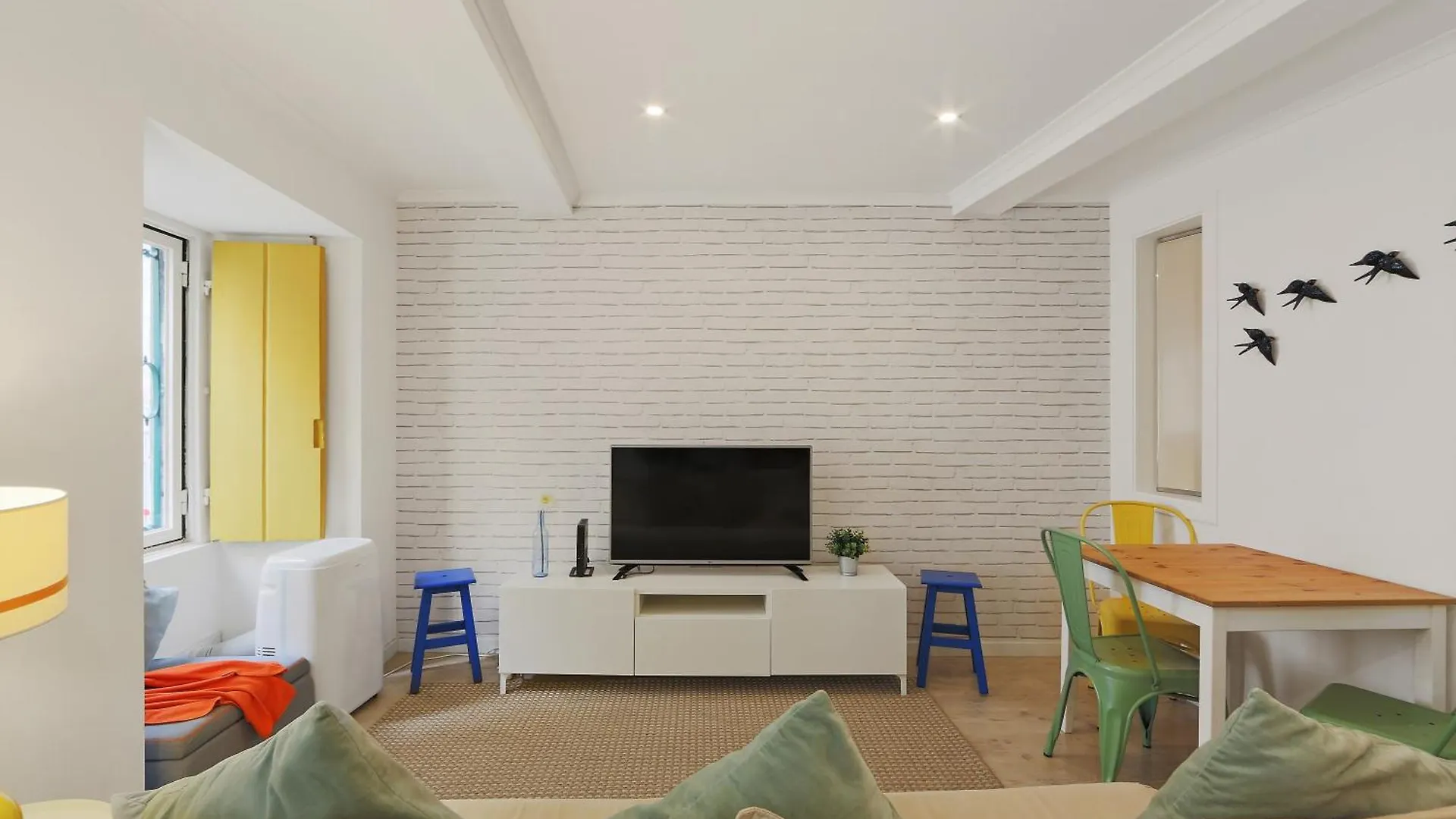 Furnished Sao Bento 1 Bedroom 1Ba Apt Lisbon Apartment