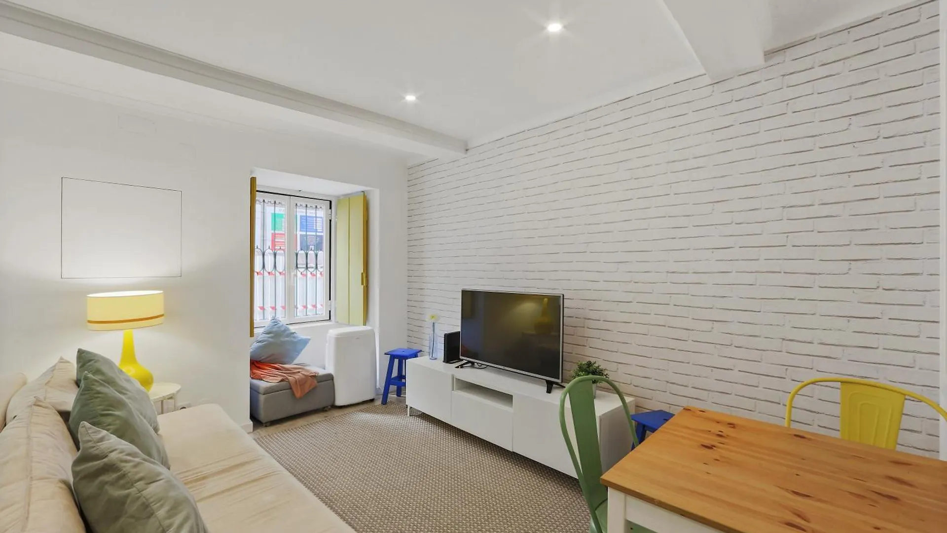 Furnished Sao Bento 1 Bedroom 1Ba Apt Lisbon
